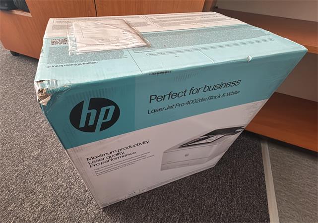 HP LaserJet Pro 4002dw Printer - poškozená krabice